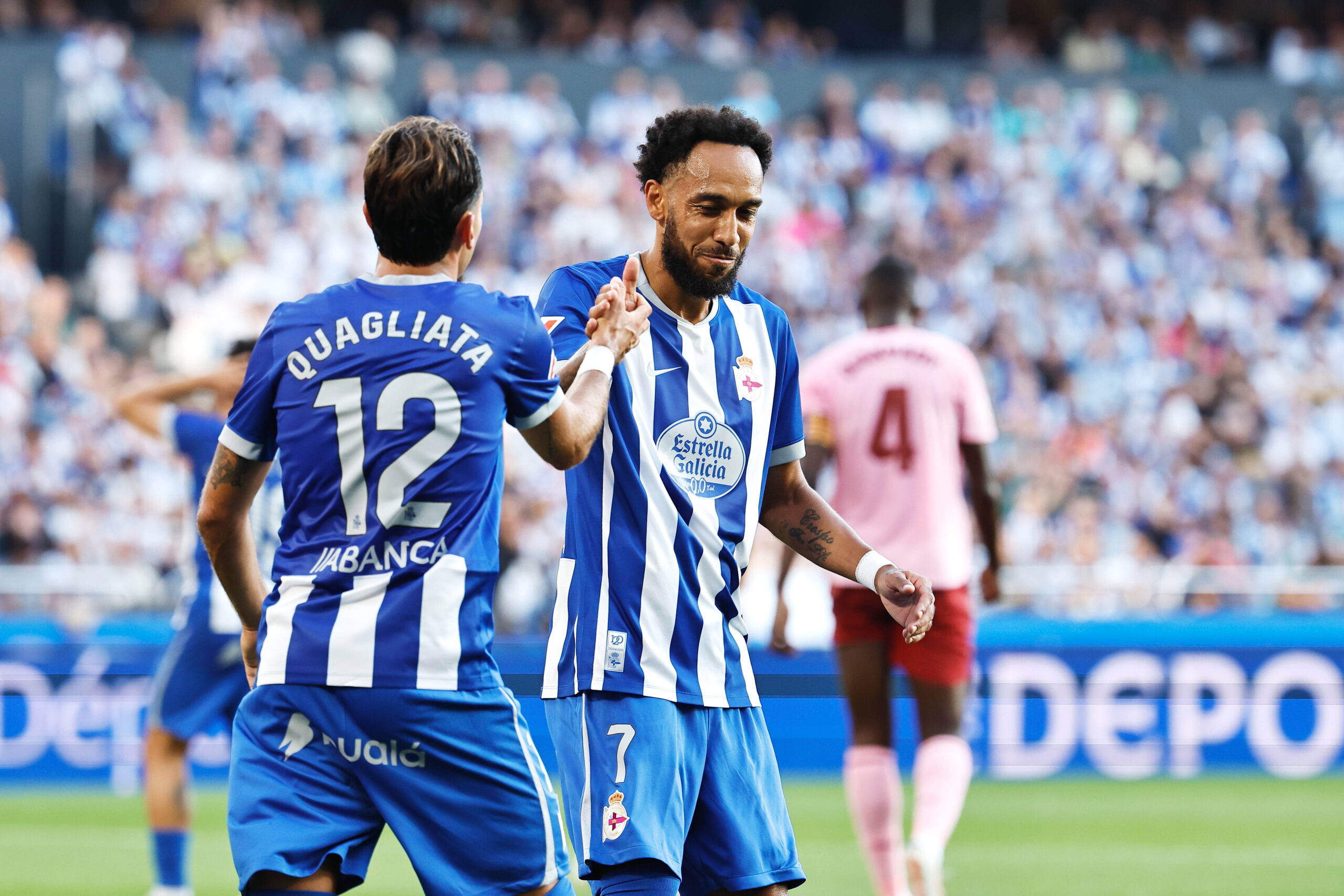Riazor vuelve a cantar y Aubameyang vuelve a marcar