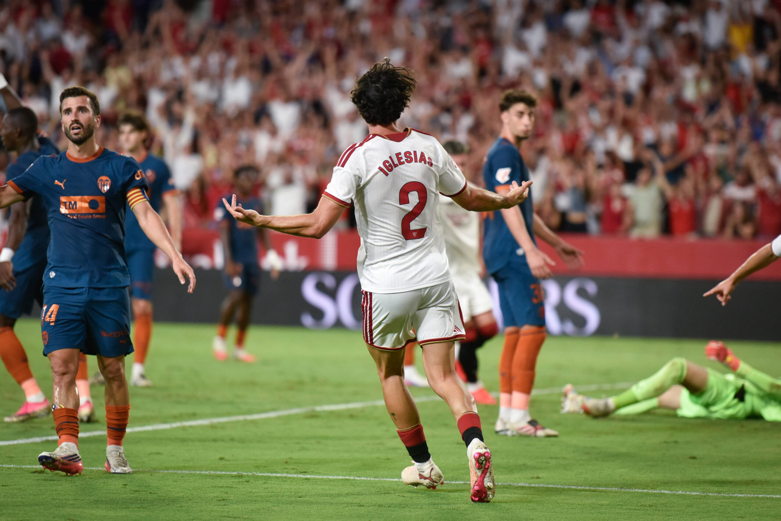 El Sevilla se impone al Valencia en un partido clave