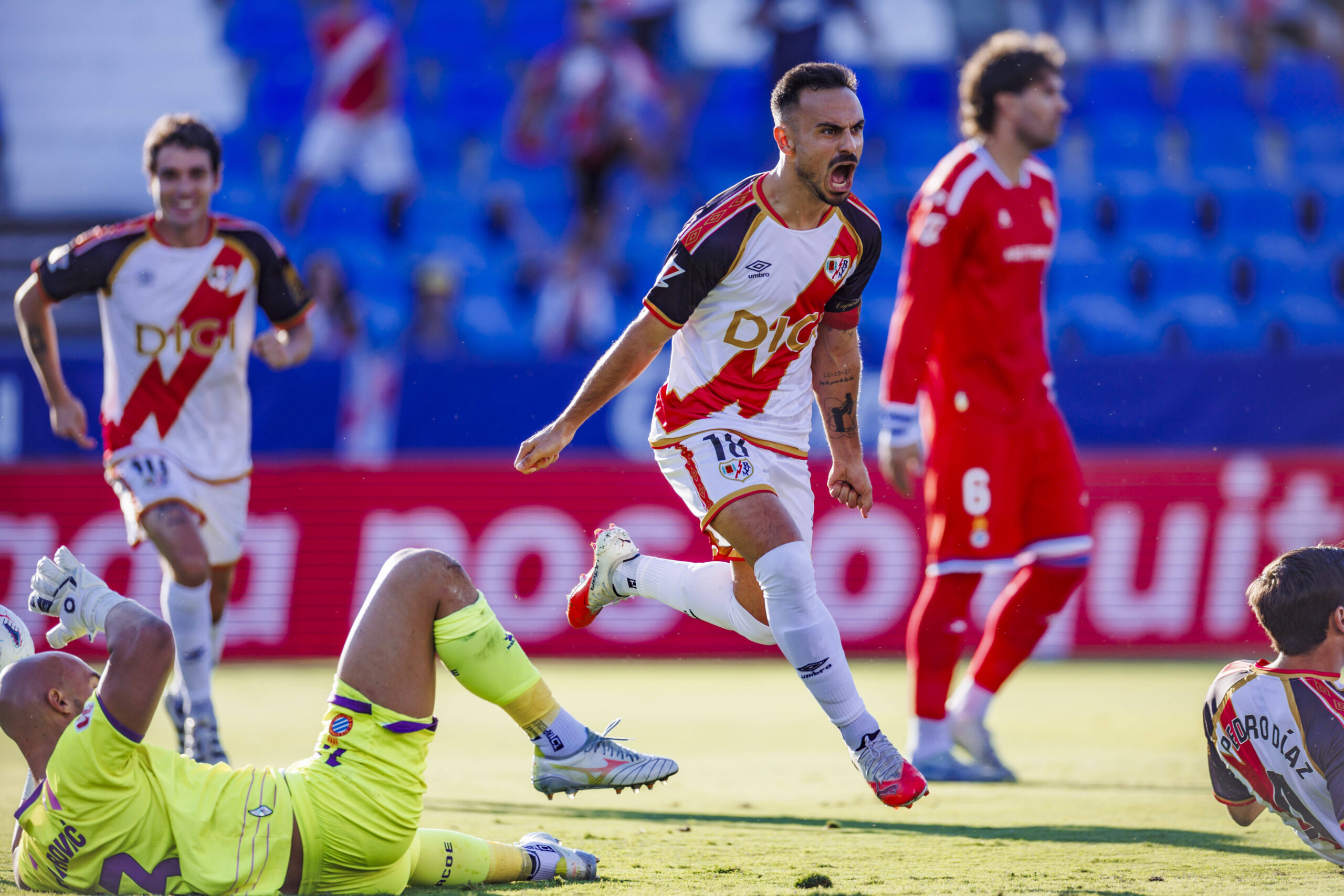 El Rayo Vallecano se despide de Butarque con una victoria ante el Espanyol