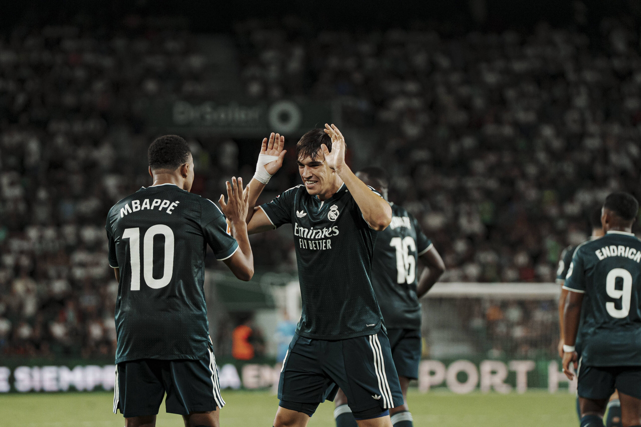 El Real Madrid logra una victoria agónica en Elche