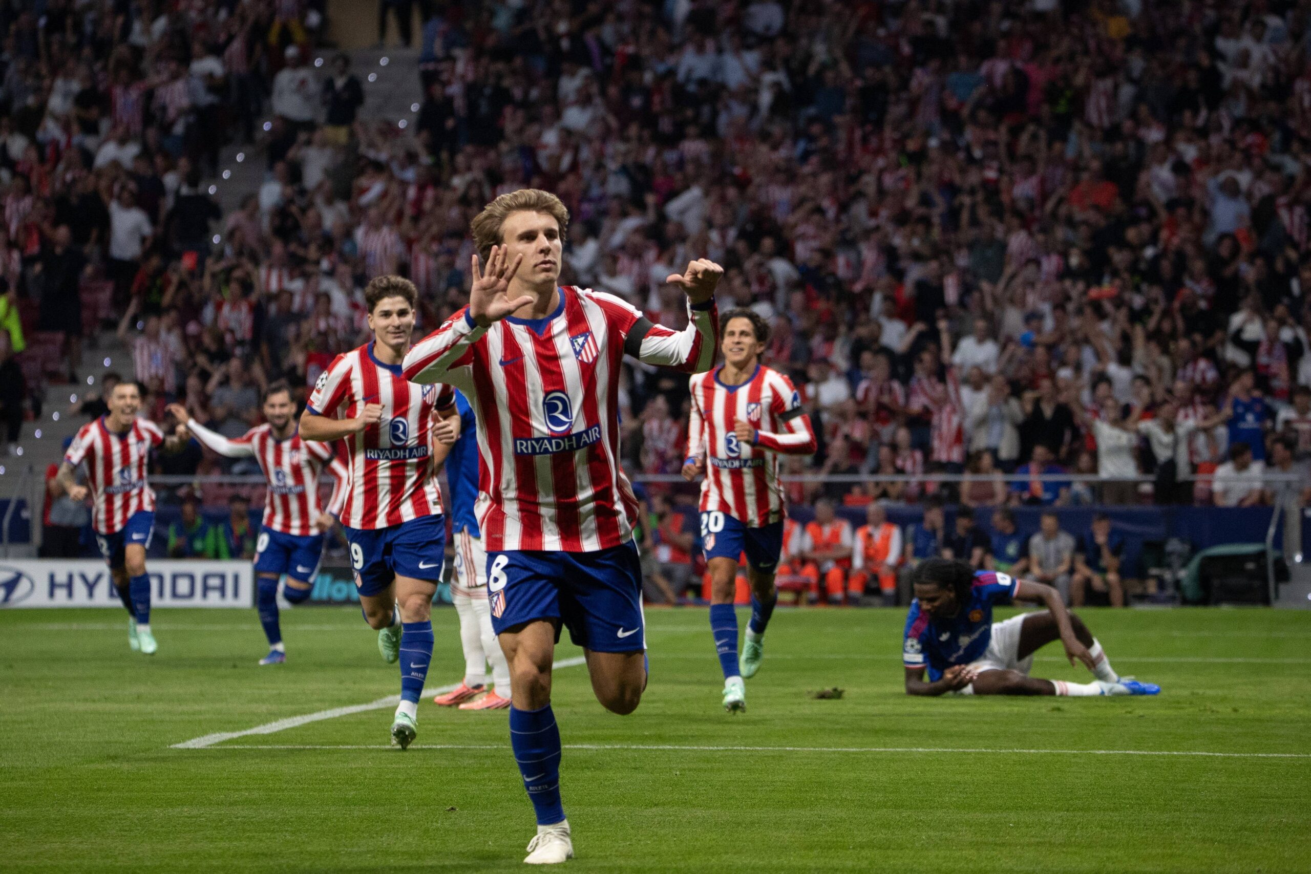 El Atlético doblega al Manchester United y sigue con velocidad de crucero