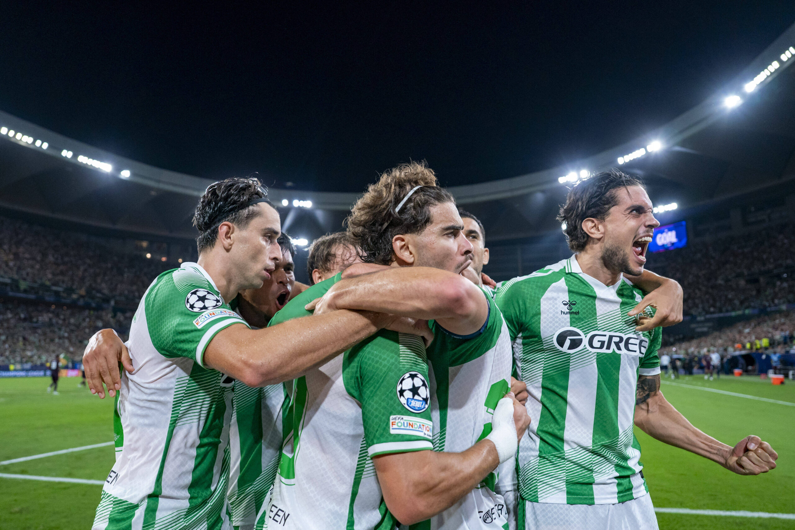 El Real Betis doblega al Porto y gana un partido de Champions en casa 21 años después
